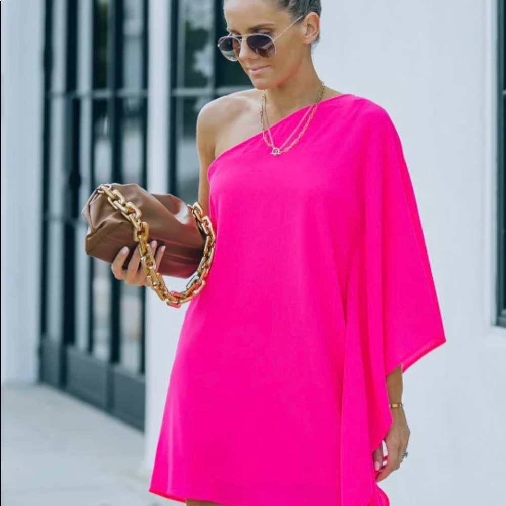 One shoulder dress
